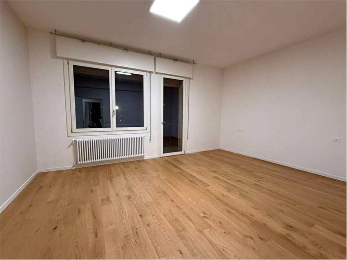 Appartamento con 6 locali in affitto in Centro, Conegliano