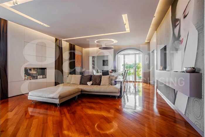 Appartamento quadrilocale in vendita in Via Petrarca, Palo Del Colle