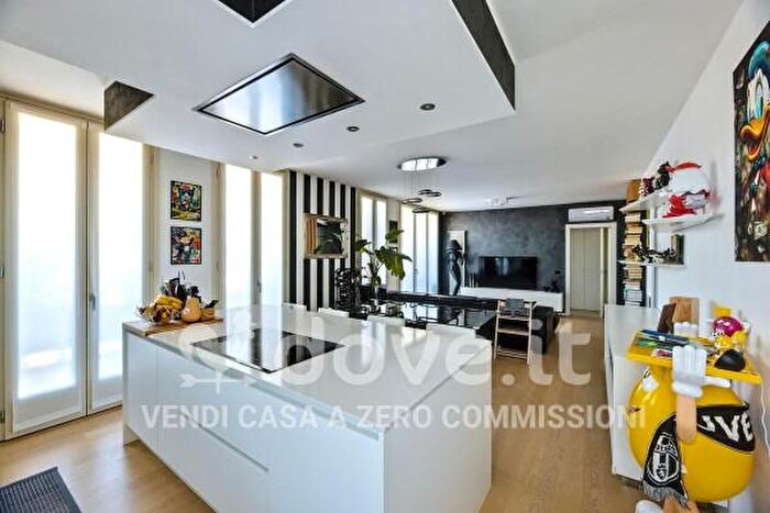 Appartamento trilocale in vendita in Via Mons G Schiavini, Gallarate