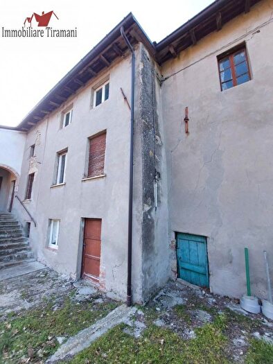Casa con 6 locali in vendita in Località Gallosi, Vernasca