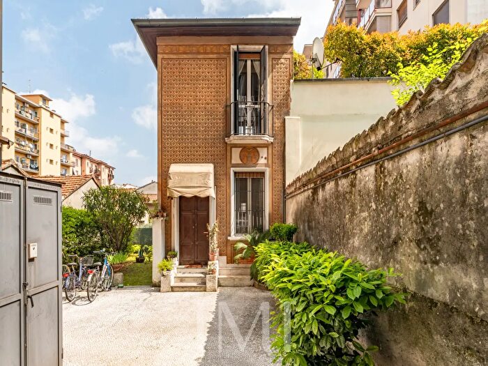 Appartamento bilocale in vendita in Via Volvinio, Milano