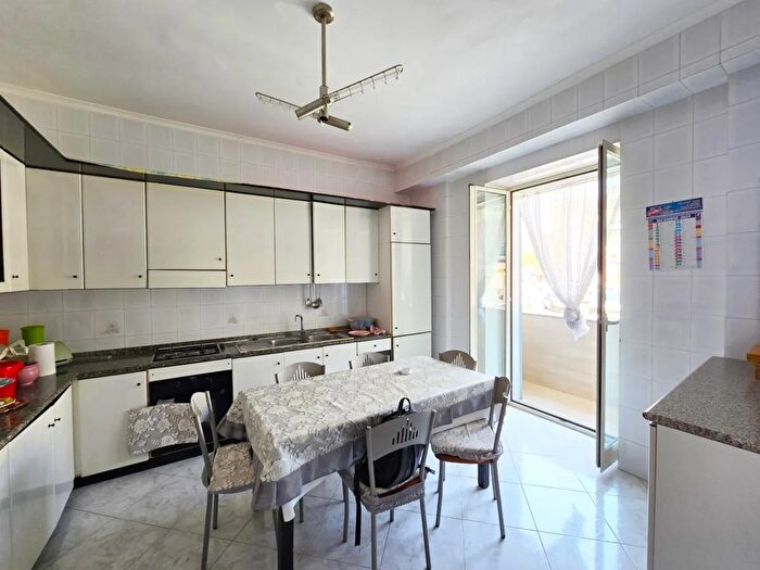 Appartamento quadrilocale in vendita in Via Romolo E Remo, Napoli