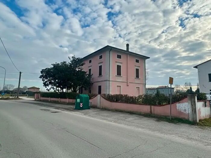 Casa con 14 locali in vendita in a S Donato, Santa Maria A Monte