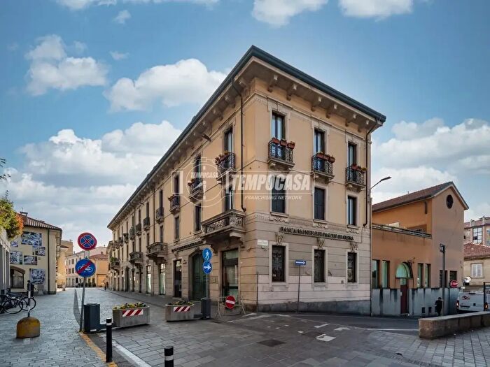 Appartamento con 7 locali in vendita in Villasanta