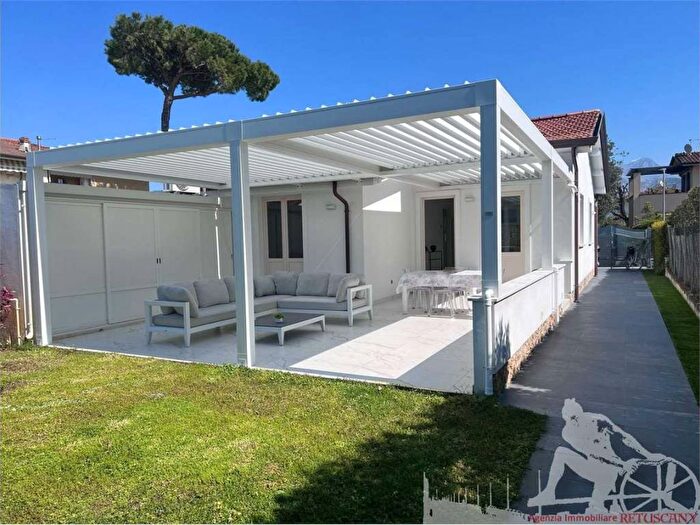 Casa con 6 locali in affitto in Centro, Forte dei Marmi