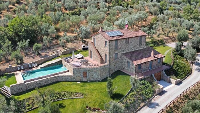 Casa in vendita in Cortona