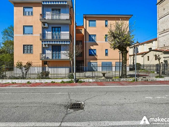 Appartamento trilocale in vendita in Via IV Novembre, Mulazzano