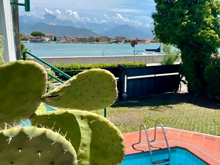 Casa con 6 locali in vendita in Ameglia