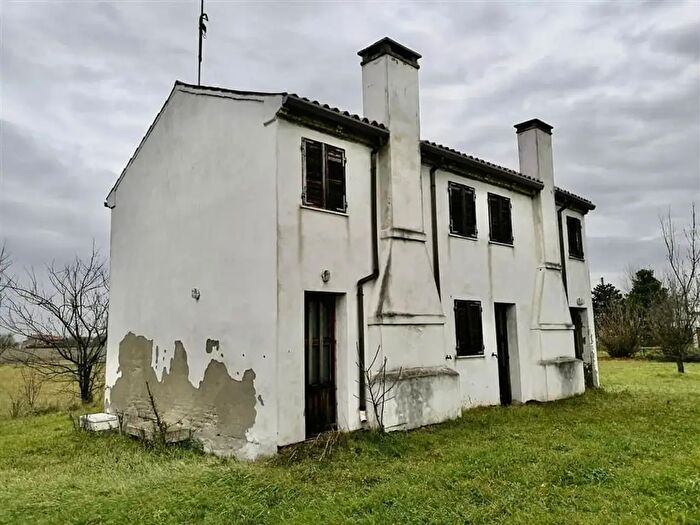 Casa quadrilocale in vendita in Via Garzara, Corbola