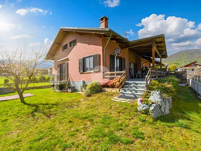 Casa con 6 locali in vendita in Via Monsignor Carlo Bovero, Giaveno