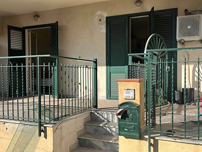 Appartamento monolocale in affitto in Via Stradella Catania, Centro, Santa Teresa di Riva