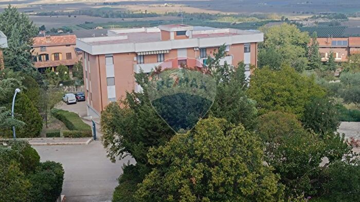 Appartamento con 5 locali in vendita in Via degli Ulivi, Castelluccio Dei Sauri