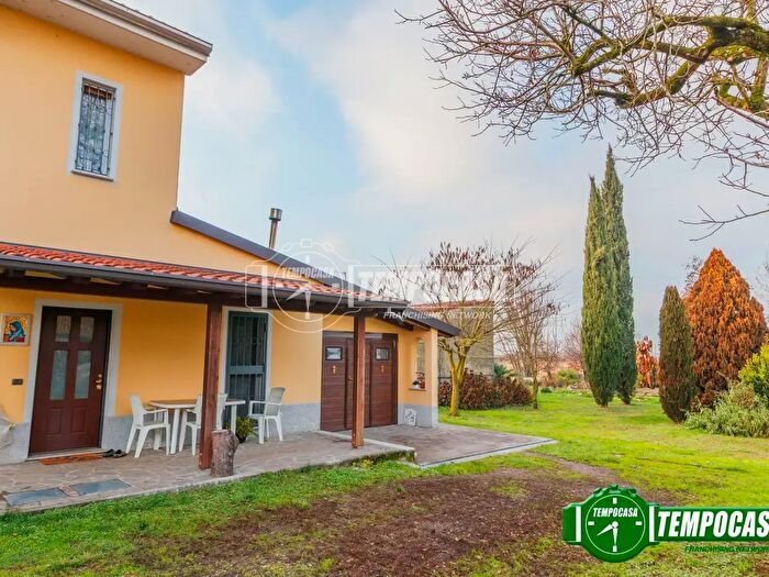 Casa trilocale in vendita in Via Giuseppe Garibaldi, Giussago