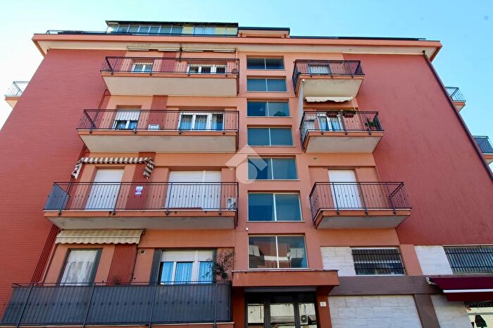 Appartamento trilocale in vendita in Via del Pino, Rimini