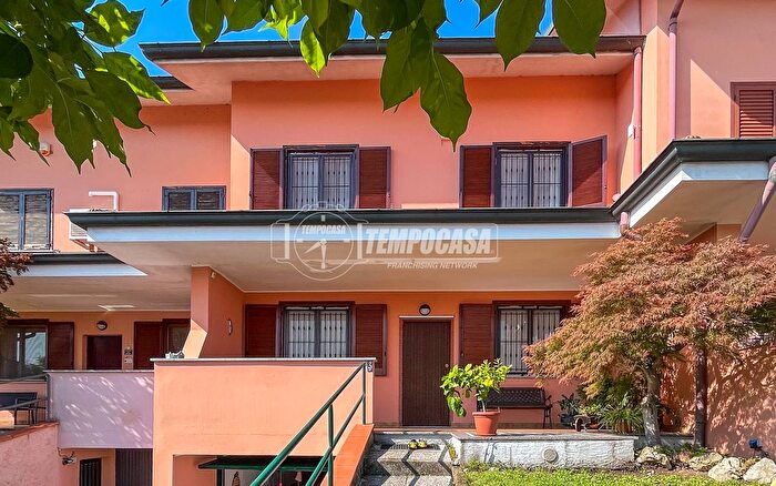 Casa quadrilocale in vendita in Via delle Robinie a, Mulazzano