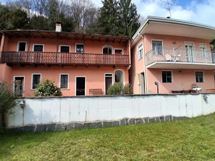Casa con 6 locali in vendita in Via Superiore, Omegna