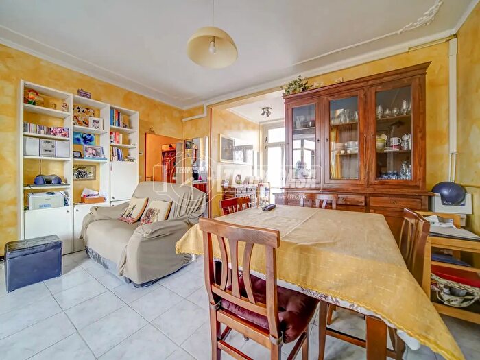 Appartamento bilocale in vendita in Via Alessandro Volta, Jerago Con Orago