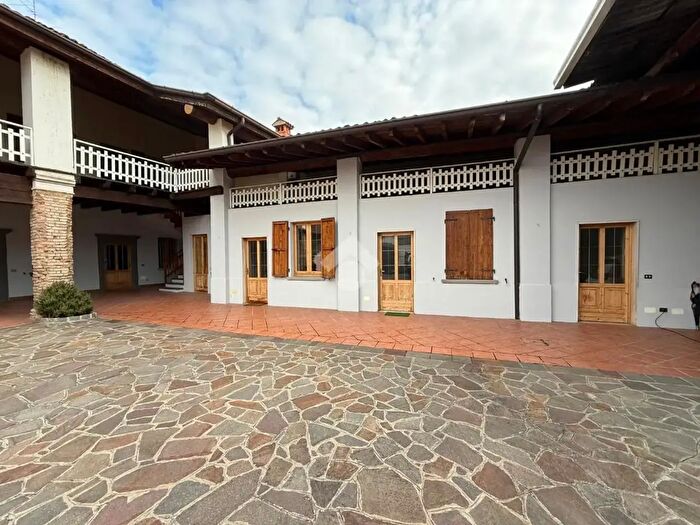 Appartamento trilocale in vendita in Via Giuseppe Verdi, Cazzago San Martino