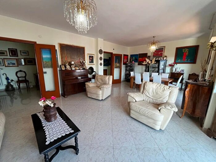Appartamento con 5 locali in vendita in Via Casetta, Vasto