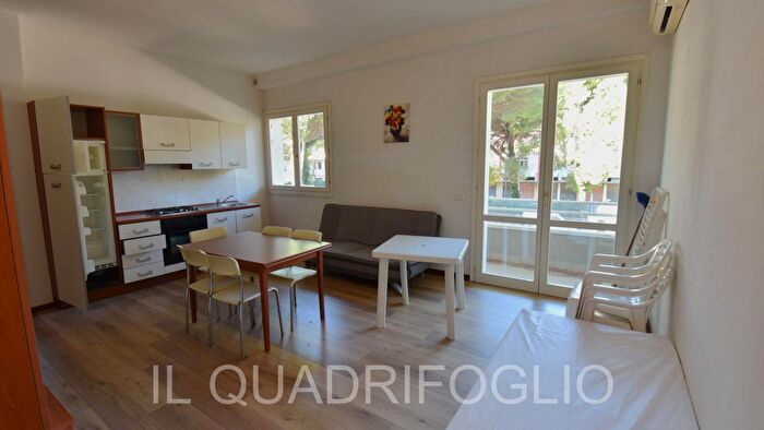 Appartamento trilocale in vendita in Via Vesuvio, Cervia