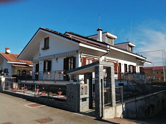 Casa quadrilocale in vendita in Via Valdo Fusi, Airasca
