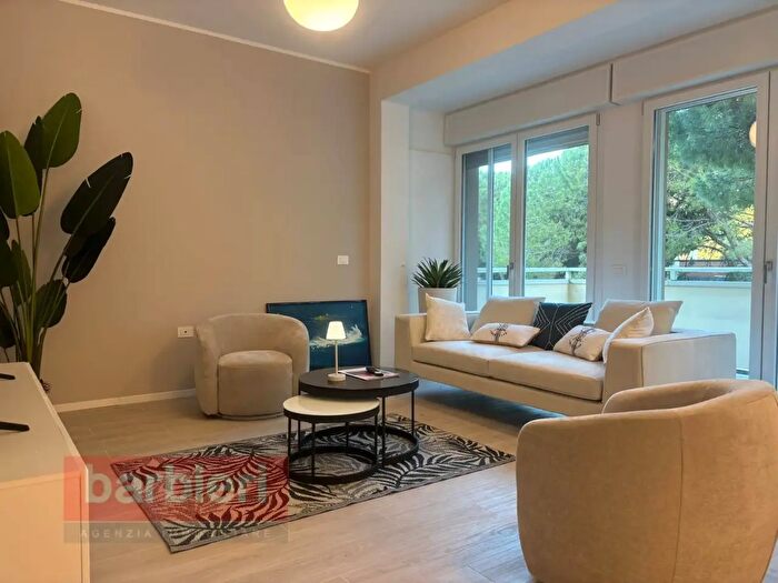 Appartamento quadrilocale in affitto in Vialetto Ortigara, Cervia