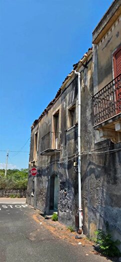 Casa con 7 locali in vendita in Via Sonnino Acireale, Acireale