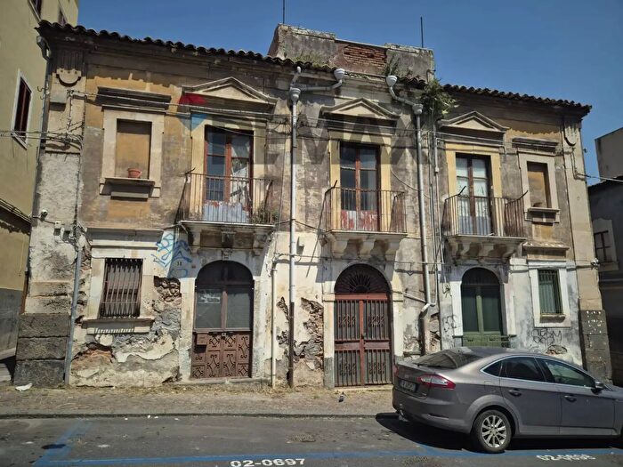 Casa con 16 locali in vendita in Via SantElena, Catania