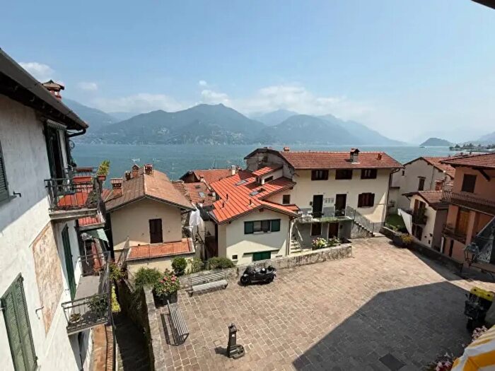 Casa trilocale in vendita in Via Armando Diaz, Menaggio