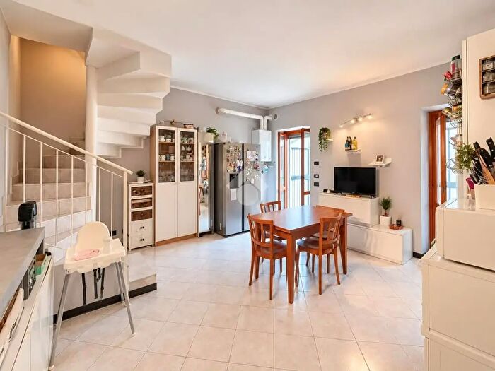 Casa quadrilocale in vendita in Piazza Camillo Benso Conte di Cavour, Lissone