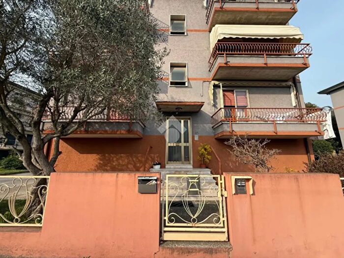 Appartamento trilocale in vendita in Via Valleselle, Venezia