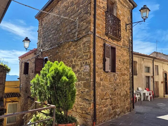 Casa bilocale in vendita in Serre, Perito