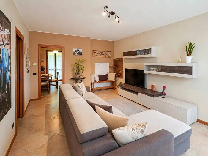 Appartamento quadrilocale in vendita in Via Longoni, Palazzago