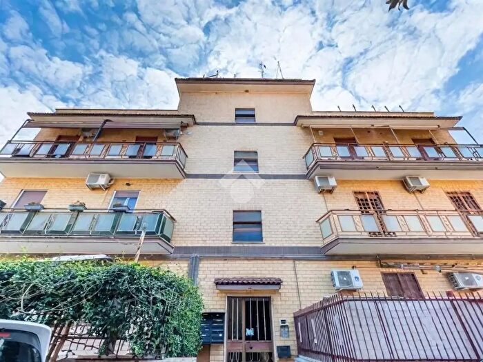 Appartamento trilocale in vendita in Via Antonio Vendetti, Roma