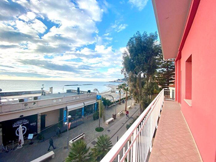 Appartamento trilocale in affitto in Via Bagni, Centro, Taggia