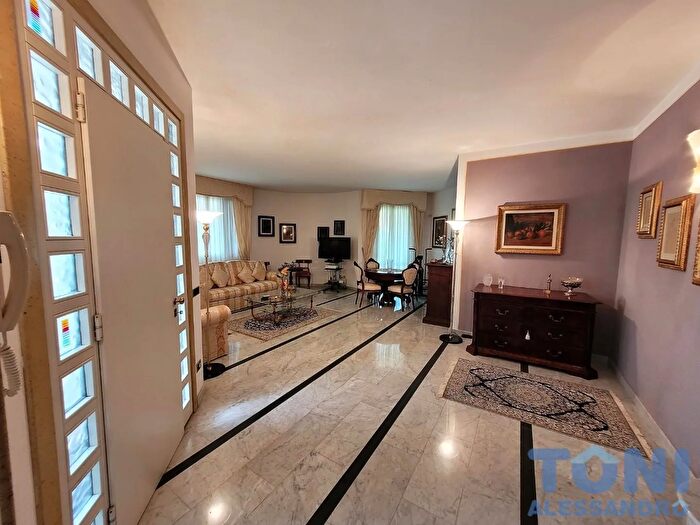 Casa con 10 locali in affitto in Cerreto Guidi