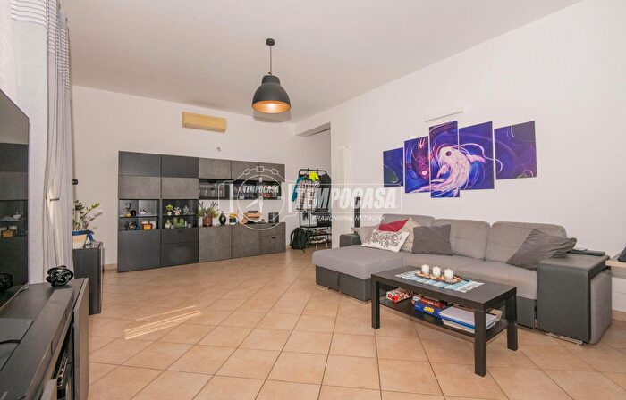 Appartamento quadrilocale in vendita in Via Emilia Ovest, Modena