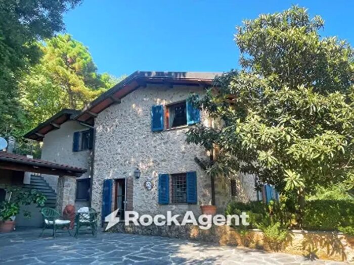 Casa quadrilocale in vendita in Via Camaldoro, Pietrasanta