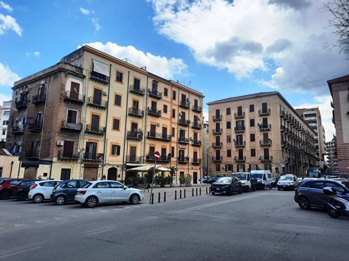 Appartamento trilocale in affitto in Via Giuseppe Mazzini, Politeama Ruggiero Settimo, Palermo