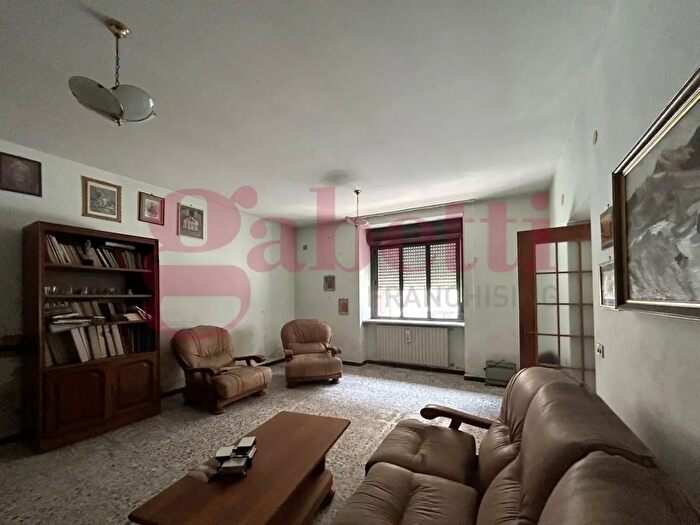 Casa con 7 locali in vendita in Via Telese Vetere Snc, San Salvatore Telesino