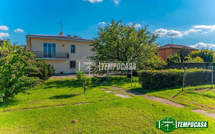 Casa quadrilocale in vendita in Via Veneto, Mesero