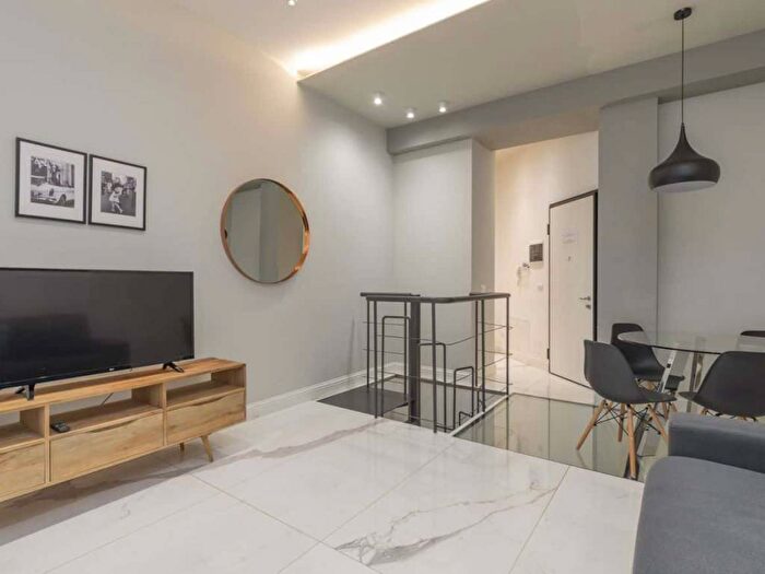 Appartamento trilocale in affitto in Via della Moscova, Turati, Milano