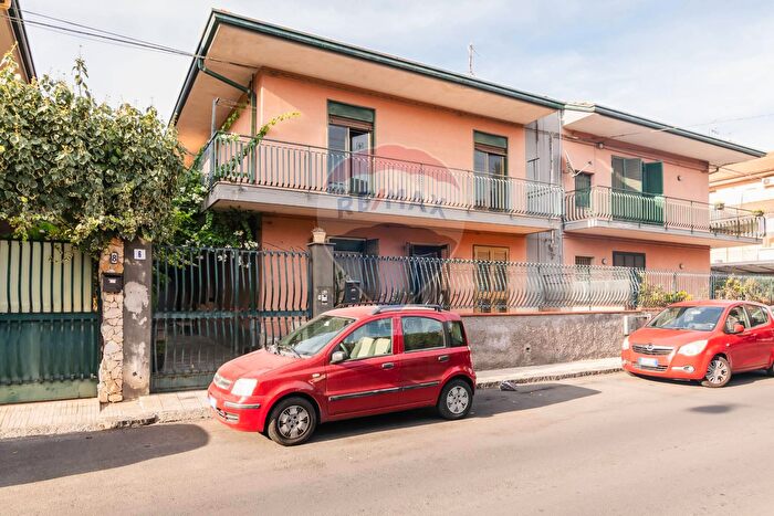 Casa con 6 locali in vendita in Via Salerno, Misterbianco