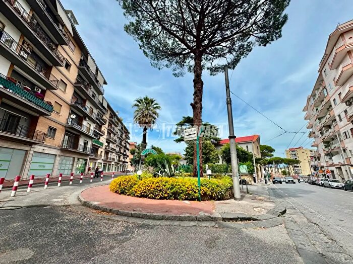 Appartamento trilocale in vendita in Viale Colli Aminei d, Napoli