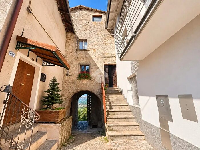 Casa con 5 locali in vendita in Via Giugni, Albosaggia