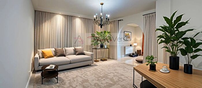 Appartamento trilocale in vendita in Via Magliano, Massa