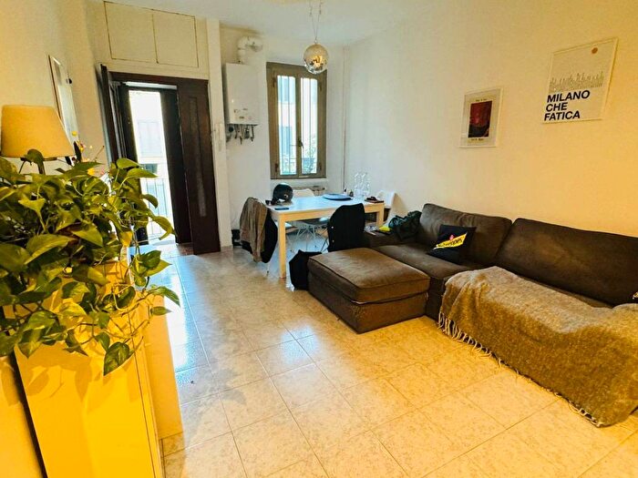 Appartamento trilocale in affitto in Via Carlo Farini, Isola, Milano