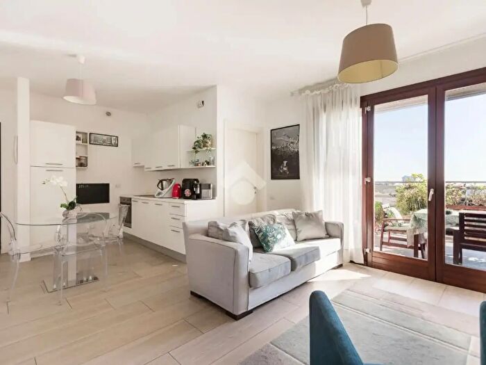 Appartamento trilocale in vendita in Viale Sarca, Milano