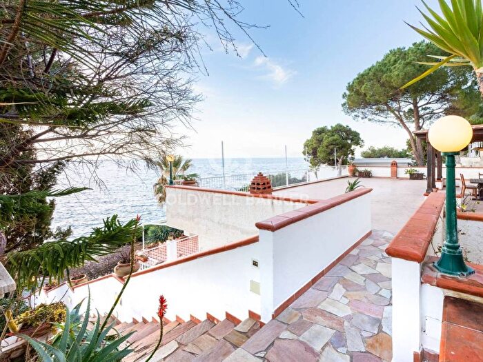 Casa con 6 locali in affitto in Via Cristoforo Colombo, Vergine Maria, Palermo