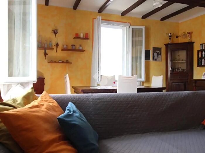 Appartamento con 6 locali in vendita in Piazza Martiri della Liberta', Casalgrande